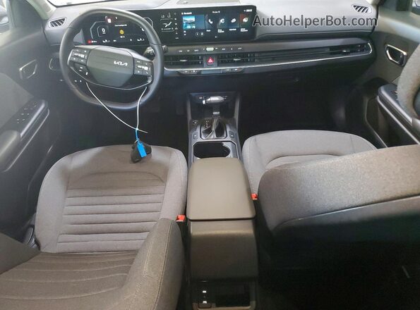 3KPFU4DE8SE049338 2025 KIA K4 Gray Widok deski rozdzielczej