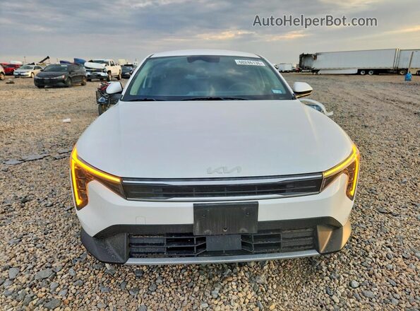 3KPFU4DEXSE014574 2025 KIA K4 White Вид спереду
