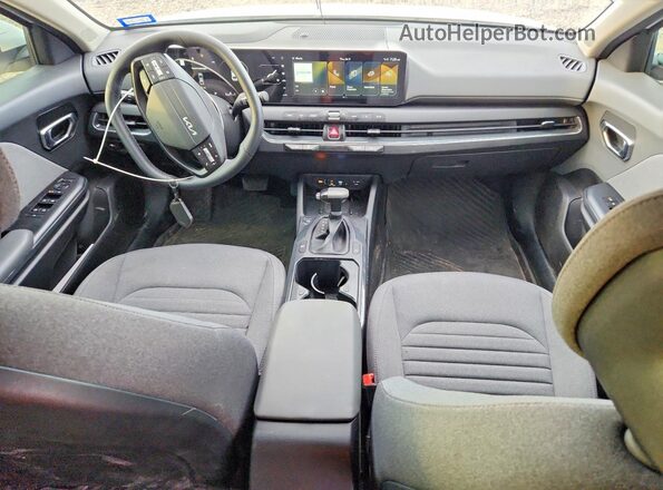 3KPFU4DEXSE014574 2025 KIA K4 White Вид панелі приладів