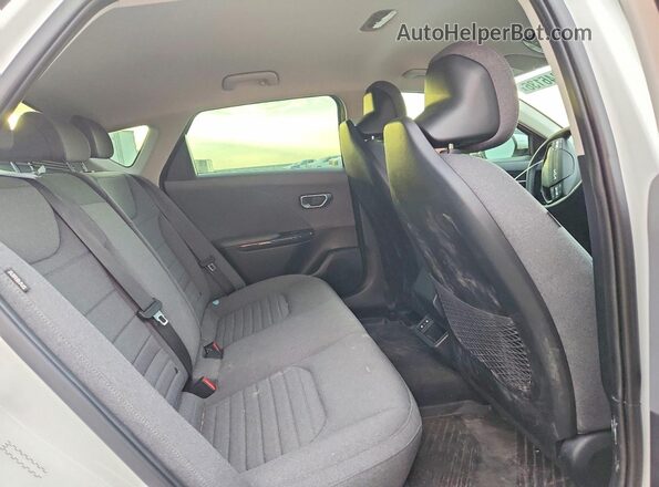 3KPFU4DEXSE014574 2025 KIA K4 White Вид задніх сидінь