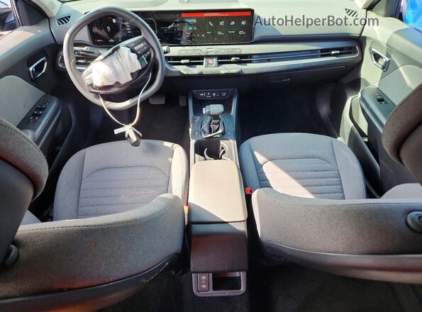 3KPFU4DEXSE110902 2025 KIA K4 Black Vista del salpicadero