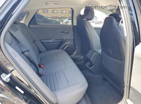 3KPFU4DEXSE110902 2025 KIA K4 Black Vista de los asientos traseros