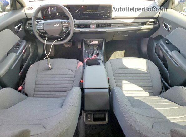 3KPFU4DEXSE211499 2025 KIA K4 Blue Dashboard view