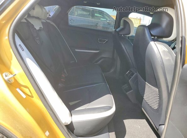 3KPFU5DC6TE329619 2026 KIA K4 Gold Vista de los asientos traseros