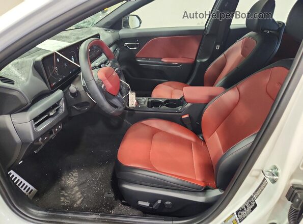 3KPFU5DCXTE341319 2026 KIA K4 White Widok wnętrza z przodu