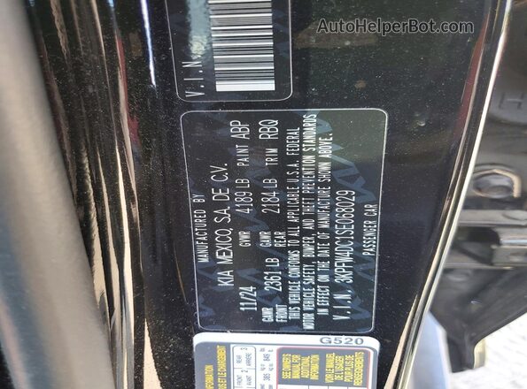3KPFW4DC1SE068029 2025 KIA K4 Black Vista del compartimento del motor