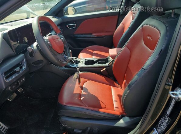 3KPFW4DC1SE068029 2025 KIA K4 Black Vista interior delantera