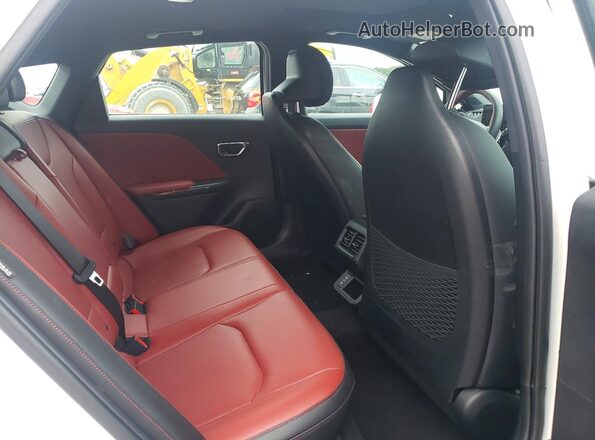 3KPFW4DC2SE164915 2025 KIA K4 White Vista de los asientos traseros