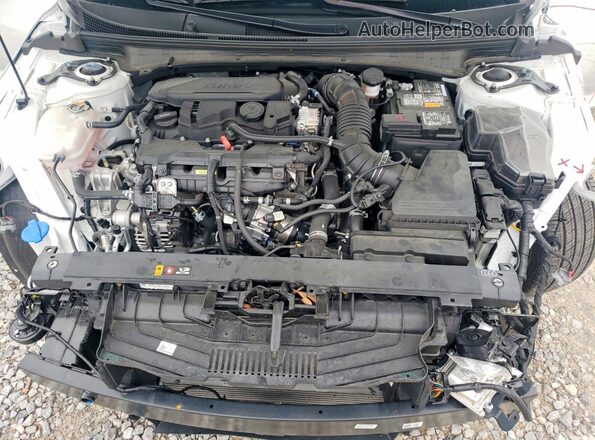 3KPFW4DC2SE164915 2025 KIA K4 White Vista interior trasera