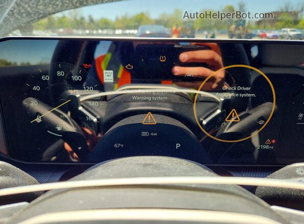 3KPFW4DC4SE083382 2025 KIA K4 Black ხელსაწყოთა პანელის ხედი