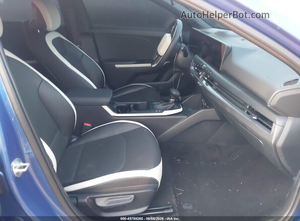 3KPFW4DC5SE250753 2025 KIA K4 Blue Front interior view