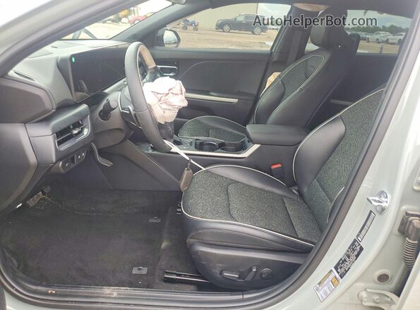 3KPFW4DE0SE144096 2025 KIA K4 Gray Vista interior delantera