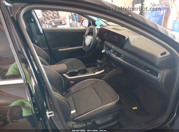 3KPFW4DE0SE157916 2025 KIA K4 Black Front interior view
