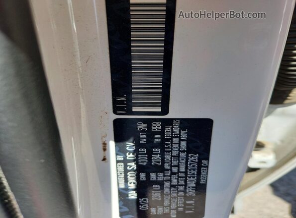 3KPFW4DE1SE157262 2025 KIA K4 White Շարժիչի բաժամունքի տեսք