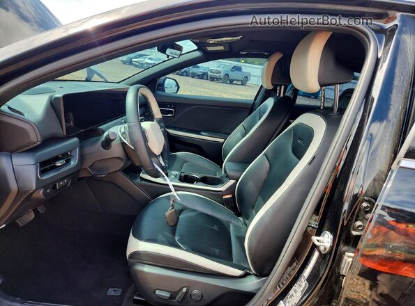 3KPFW4DE2SE055646 2025 KIA K4 Black Vista interior delantera