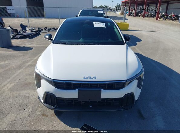3KPFW4DE2SE055940 2025 KIA K4 White Սարքավորումների վահանակի տեսք
