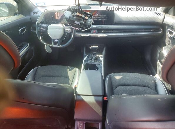 3KPFW4DE4SE065725 2025 KIA K4 Black წინა პანელის ხედი