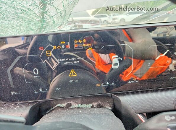 3KPFW4DE7SE038874 2025 KIA K4 Gray Vista del cuadro de instrumentos
