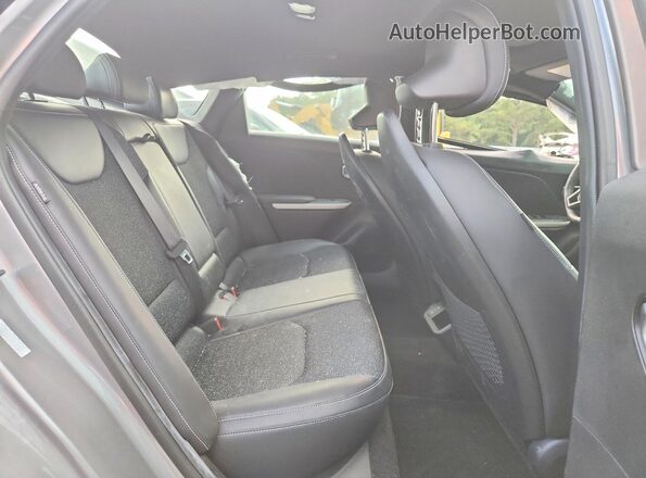 3KPFW4DE7SE038874 2025 KIA K4 Gray Vista de los asientos traseros