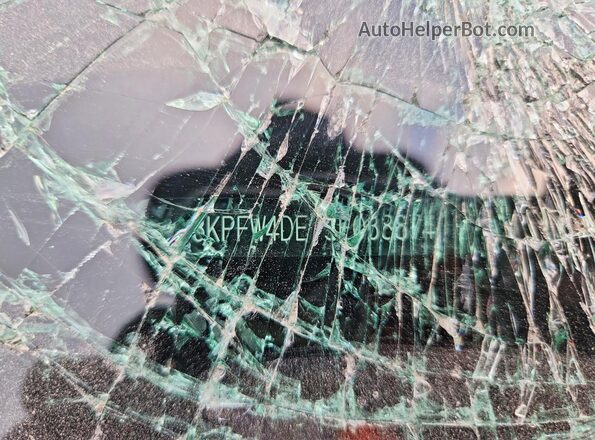 3KPFW4DE7SE038874 2025 KIA K4 Gray Vista del compartimento del motor