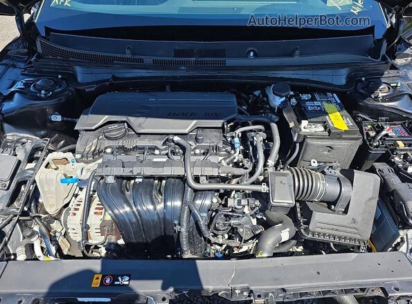 3KPFW4DE7SE158464 2025 KIA K4 Black ძრავის განყოფილების ხედი