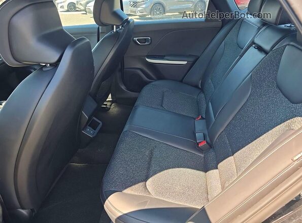 3KPFW4DE7SE158464 2025 KIA K4 Black უკანა სალონის ხედი
