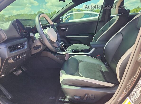 3KPFW4DEXTE270905 2026 KIA K4 Gray Vista interior delantera