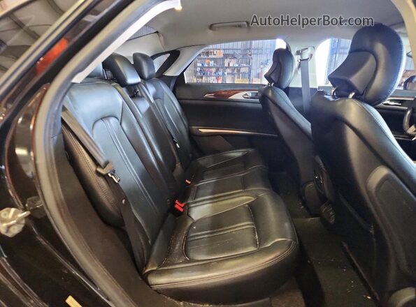 3LN6L2LU3FR620194 2020 LINCOLN MKZ Black Widok tylnych siedzeń