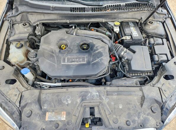 3LN6L5A96LR614496 2020 LINCOLN MKZ Black Widok wnętrza z tyłu