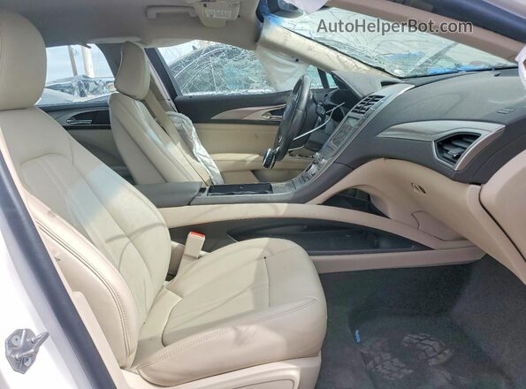 3LN6L5A97LR608691 2020 LINCOLN MKZ White Front interior view