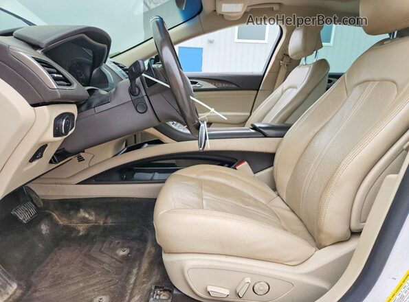 3LN6L5F96HR643254 2017 LINCOLN MKZ Белый Вид салона спереди