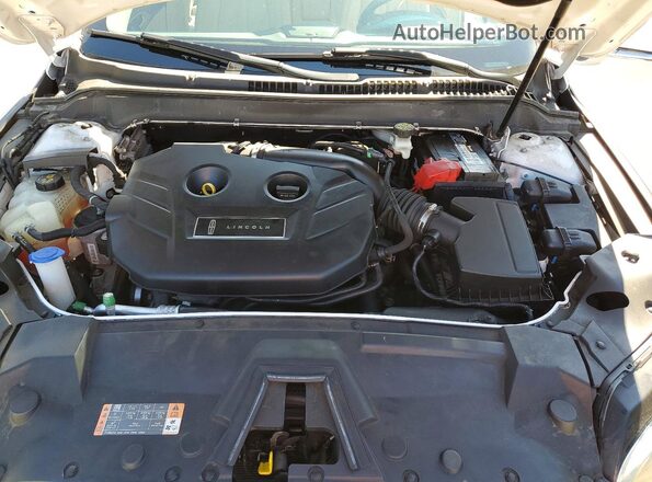 3LN6L5F97HR662671 2017 LINCOLN MKZ White Widok wnętrza z tyłu