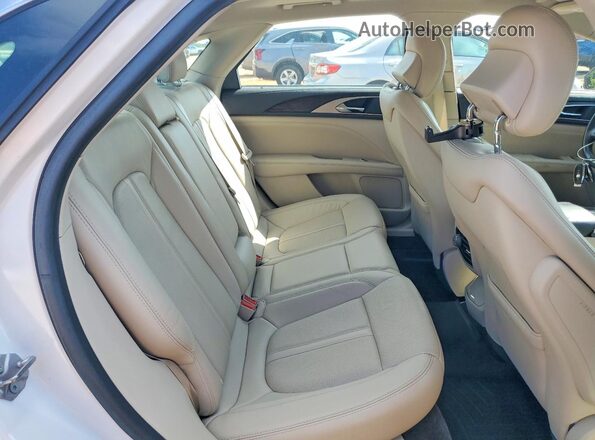 3LN6L5F98HR607632 2017 LINCOLN MKZ White Вид задніх сидінь