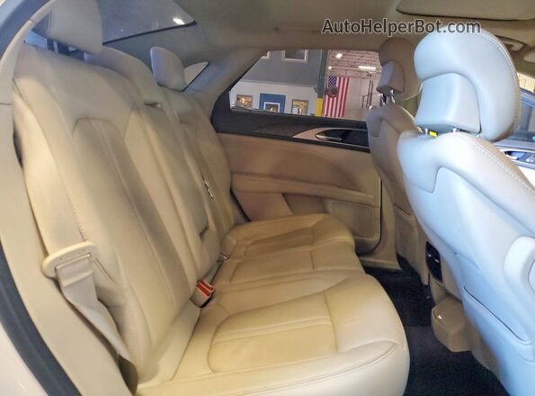 3LN6L5F98HR624737 2017 LINCOLN MKZ White უკანა სავარძლების ხედი