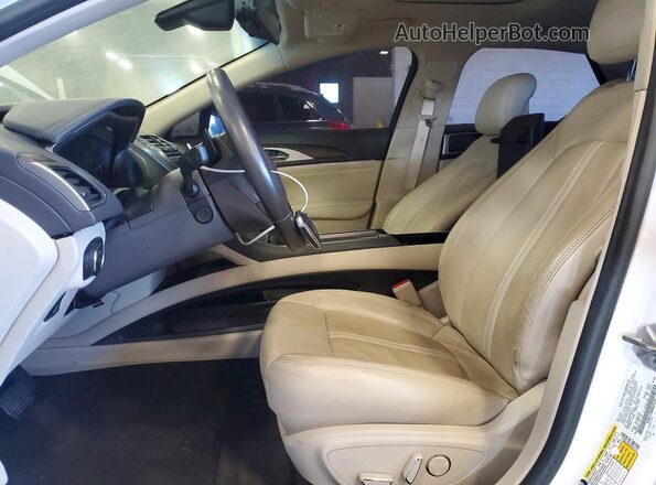 3LN6L5F98HR624737 2017 LINCOLN MKZ White წინა სალონის ხედი