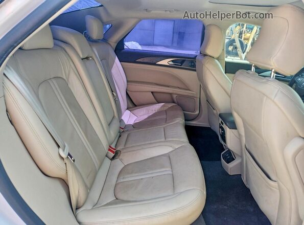 3LN6L5F98LR602049 2020 LINCOLN MKZ White Widok tylnych siedzeń