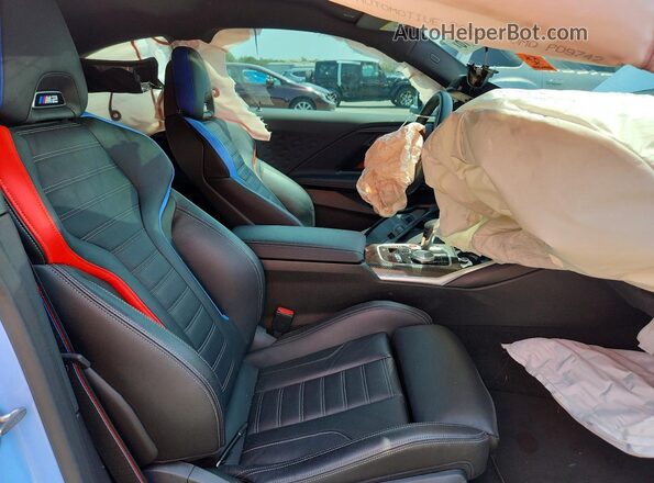 3MF13DM01R8E71314 2024 BMW M2 Blue Vista de los asientos traseros