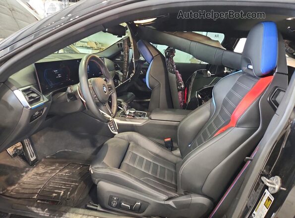 3MF13DM04R8E80346 2024 BMW M2 Black წინა სალონის ხედი