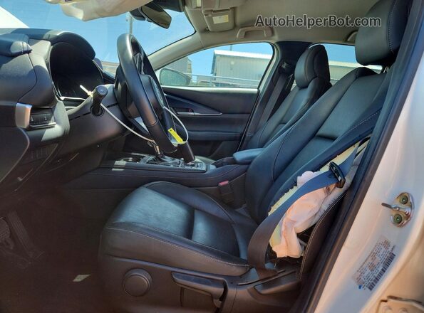 3MVDMABL7MM211006 2021 MAZDA CX-30 White Front interior view