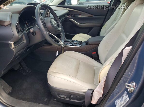 3MVDMAEM5LM100389 2020 MAZDA CX-30 Gray Front interior view