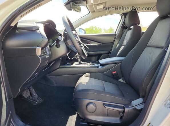 3MVDMBAM6SM808564 2025 MAZDA CX-30 White Front interior view