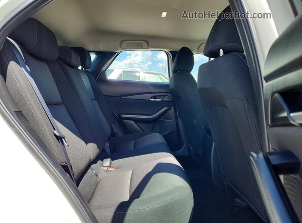 3MVDMBAM6SM808564 2025 MAZDA CX-30 White Rear interior view