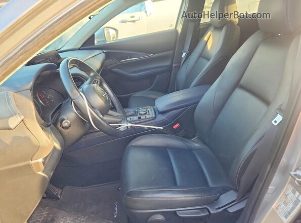 3MVDMBBL5MM225587 2021 MAZDA CX-30 Silver Widok wnętrza z przodu