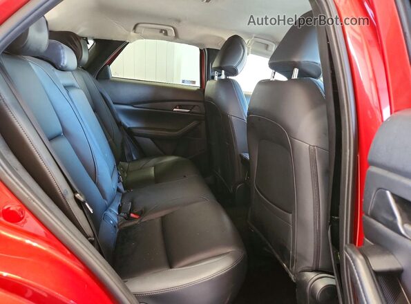 3MVDMBBL9NM437524 2022 MAZDA CX-30 Burgundy Widok wnętrza z tyłu