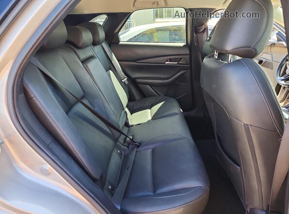 3MVDMBBM2RM652175 2024 MAZDA CX-30 Серебряный Вид задней части салона