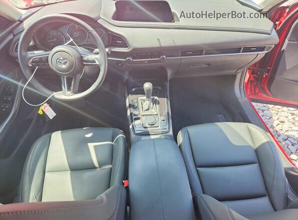 3MVDMBBM3SM793651 2025 MAZDA CX-30 Красный Вид панели приборов