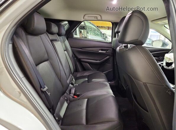 3MVDMBBM8SM843380 2025 MAZDA CX-30 Silver უკანა სალონის ხედი
