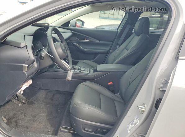3MVDMBCL9TM135324 2026 MAZDA CX-30 Silver წინა სალონის ხედი