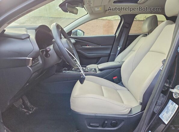 3MVDMBCM7RM710036 2024 MAZDA CX-30 Black წინა სალონის ხედი