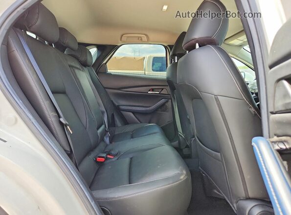 3MVDMBDL1LM129581 2020 MAZDA CX-30 Белый Вид задней части салона